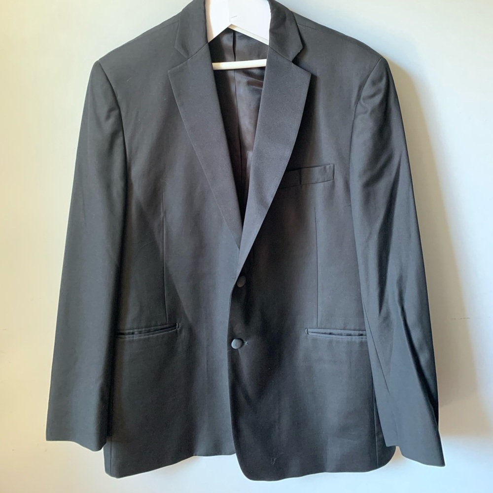 Tuxedo black